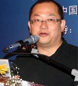 黄瀚泓：内地城市若学香港土地政策就像在吸毒