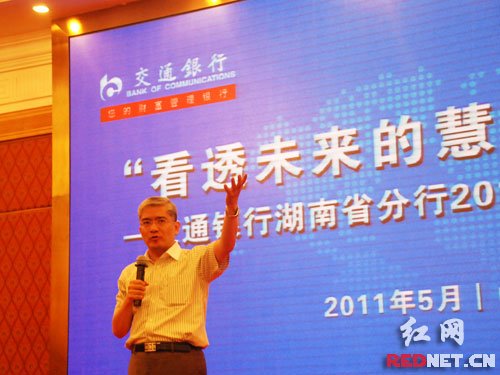 郎咸平:楼市高烧不退 制造业危机是“病”因