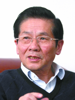 贺铿：房地产、地方债是两大风险