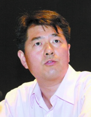 贺铿：房地产、地方债是两大风险