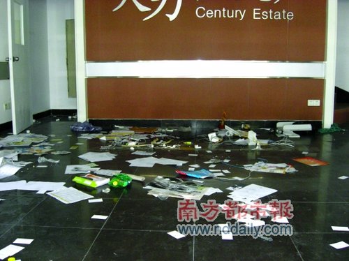 豪宅成交冷清 中介大撤离名片撒一地