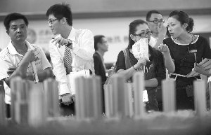 国务院：继续增加资金投入推进保障房建设