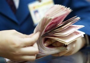 开发商邀你躺沙滩上数钱?楼市营销怪招迭出
